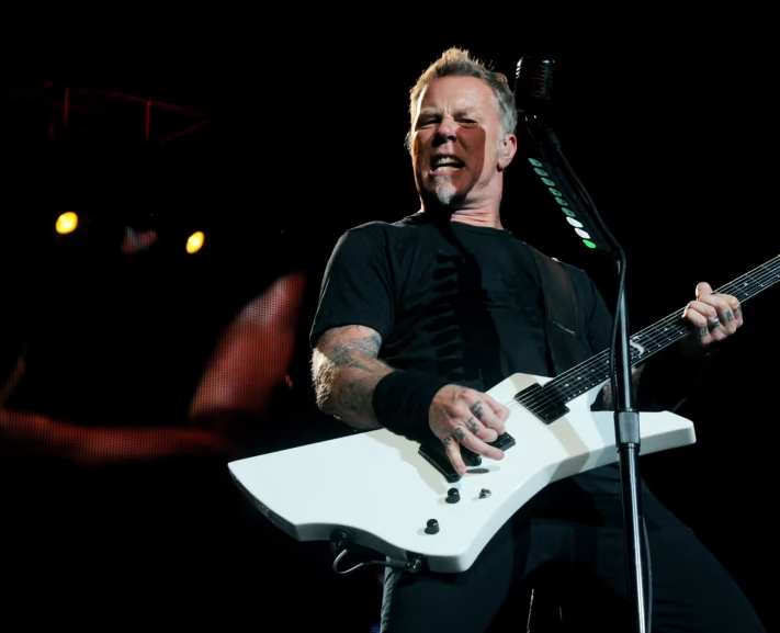 Metallica awes 40,000 fans